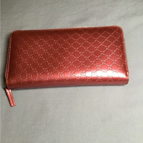 Gucci Red Quilted Wallet with Gold Hardware - Picture 5 of 9